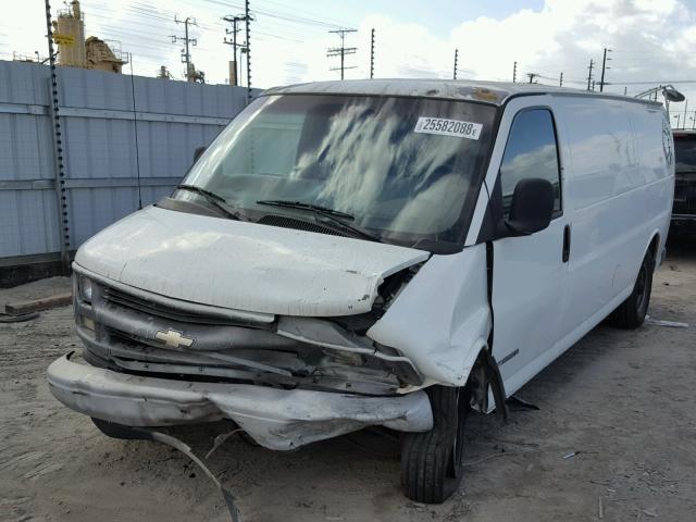 1GCHG39RX21184359 - 2002 CHEVROLET EXPRESS G3 WHITE photo 2