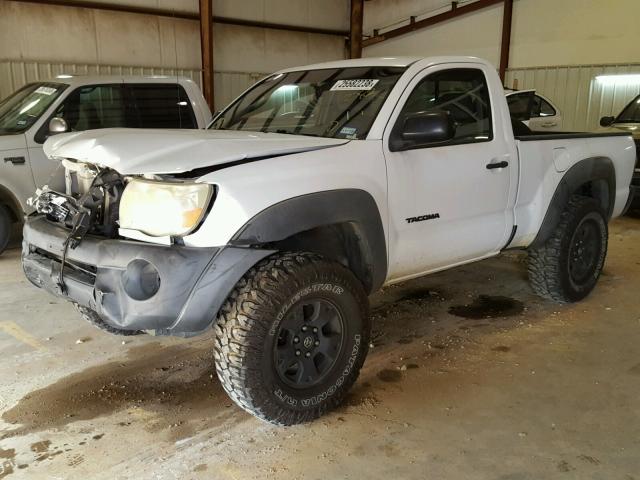 5TENX62N56Z152782 - 2006 TOYOTA TACOMA PRE WHITE photo 2