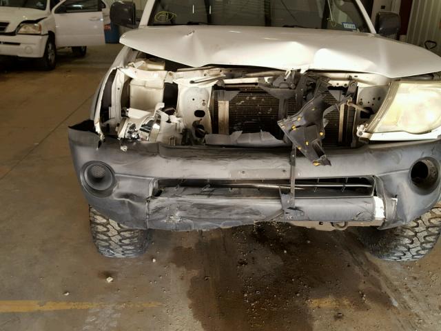 5TENX62N56Z152782 - 2006 TOYOTA TACOMA PRE WHITE photo 9