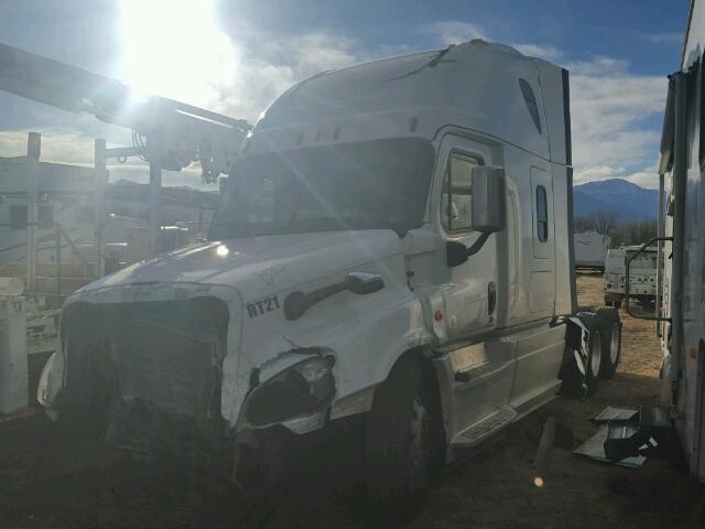 3AKJGLD57GSGX4694 - 2016 FREIGHTLINER CASCADIA 1 WHITE photo 2