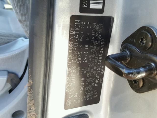 KNDUP131446604497 - 2004 KIA SEDONA EX SILVER photo 10