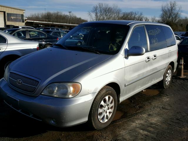 KNDUP131446604497 - 2004 KIA SEDONA EX SILVER photo 2