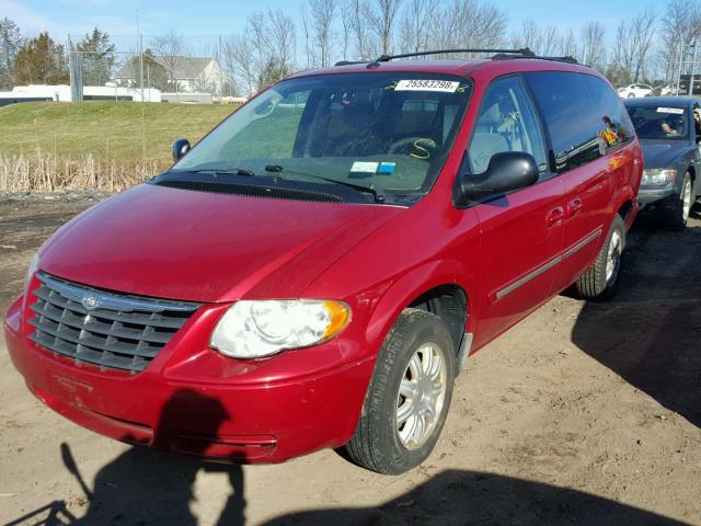 2A4GP54L96R714312 - 2006 CHRYSLER TOWN & COU RED photo 2