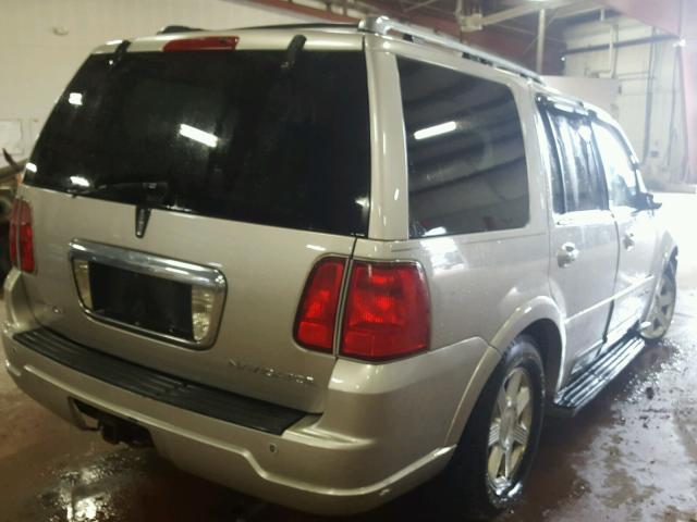 5LMFU28R03LJ21779 - 2003 LINCOLN NAVIGATOR SILVER photo 4