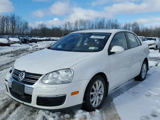 3VWRZ7AJXAM123975 - 2010 VOLKSWAGEN JETTA SE WHITE photo 2