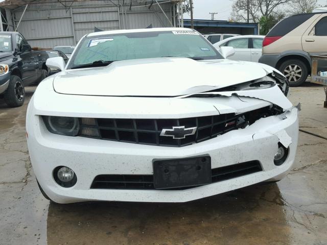 2G1FB1E34D9153224 - 2013 CHEVROLET CAMARO LT WHITE photo 9