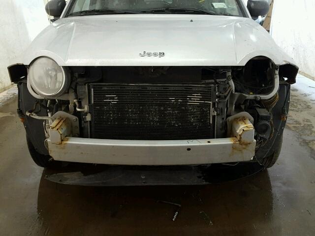 1J8FF47W37D429560 - 2007 JEEP COMPASS SILVER photo 9