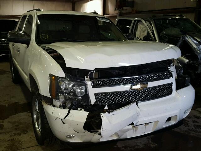 3GNFK12328G284411 - 2008 CHEVROLET AVALANCHE WHITE photo 1