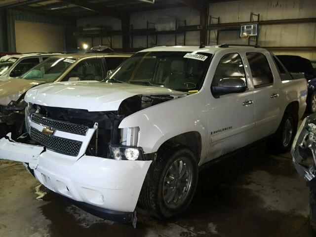 3GNFK12328G284411 - 2008 CHEVROLET AVALANCHE WHITE photo 2