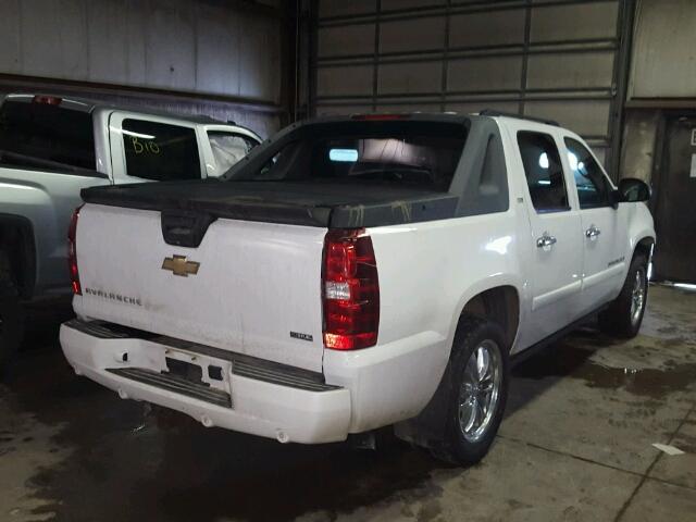 3GNFK12328G284411 - 2008 CHEVROLET AVALANCHE WHITE photo 4