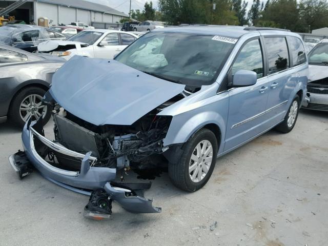 2C4RC1BG1DR646612 - 2013 CHRYSLER TOWN & COU BLUE photo 2