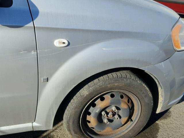 KL1TD56658B104159 - 2008 CHEVROLET AVEO BASE SILVER photo 9