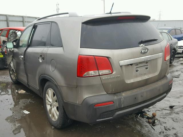 5XYKU3A10BG092391 - 2011 KIA SORENTO EX CHARCOAL photo 3