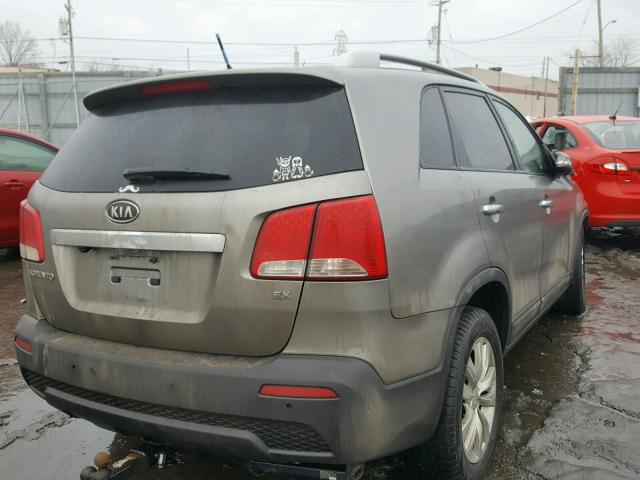 5XYKU3A10BG092391 - 2011 KIA SORENTO EX CHARCOAL photo 4