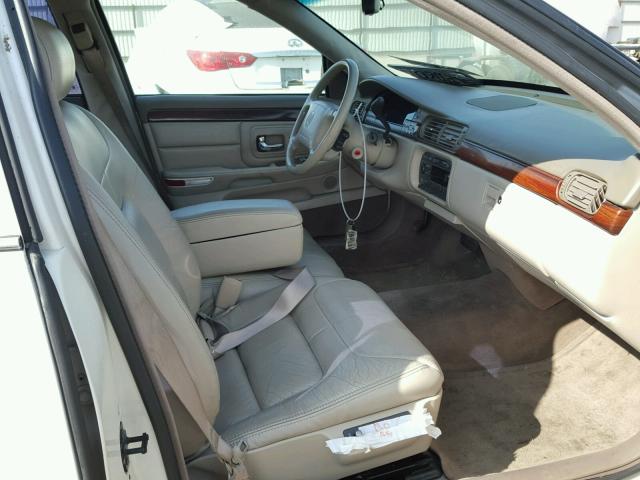 1G6KD54Y1VU275275 - 1997 CADILLAC DEVILLE WHITE photo 5