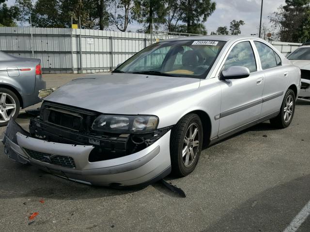 YV1RS61R422133282 - 2002 VOLVO S60 SILVER photo 2