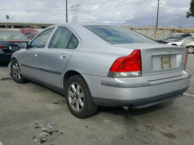 YV1RS61R422133282 - 2002 VOLVO S60 SILVER photo 3