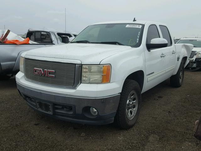 2GTEC13C771576594 - 2007 GMC NEW SIERRA WHITE photo 2