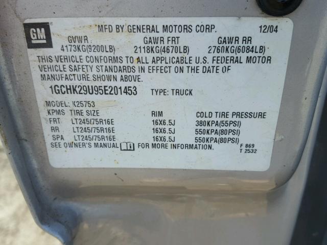 1GCHK29U95E201453 - 2005 CHEVROLET SILVERADO GRAY photo 10