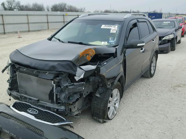 5XYKU4A12BG142195 - 2011 KIA SORENTO EX BLACK photo 2