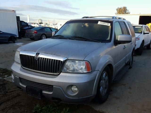 5LMFU28R43LJ32171 - 2003 LINCOLN NAVIGATOR SILVER photo 2