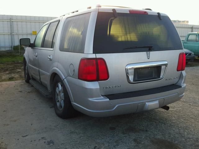 5LMFU28R43LJ32171 - 2003 LINCOLN NAVIGATOR SILVER photo 3