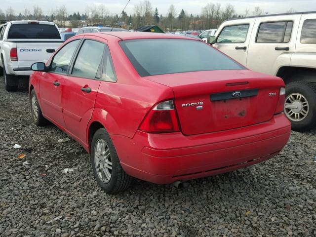 1FAFP34N46W138178 - 2006 FORD FOCUS ZX4 RED photo 3