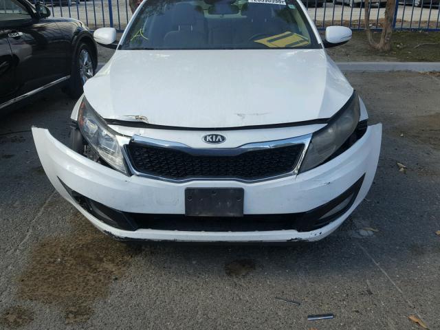 5XXGM4A75DG207218 - 2013 KIA OPTIMA LX WHITE photo 9