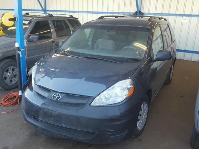 5TDZK23C98S153813 - 2008 TOYOTA SIENNA CE GRAY photo 2