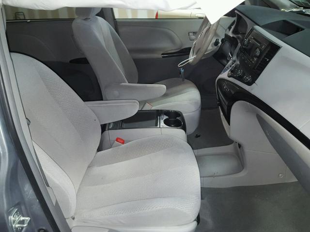 5TDKK3DC0CS177867 - 2012 TOYOTA SIENNA LE SILVER photo 5