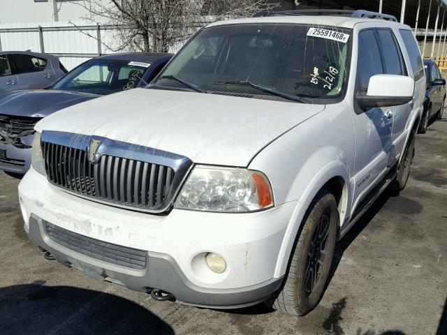 5LMFU27R33LJ25438 - 2003 LINCOLN NAVIGATOR WHITE photo 2