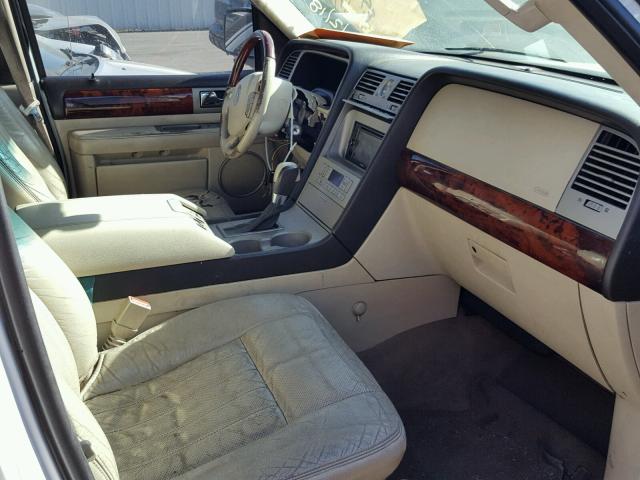 5LMFU27R33LJ25438 - 2003 LINCOLN NAVIGATOR WHITE photo 5