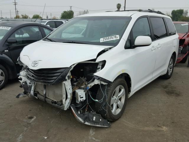 5TDKK3DCXCS244555 - 2012 TOYOTA SIENNA LE WHITE photo 2