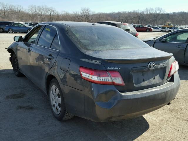 4T1BF3EK4AU580152 - 2010 TOYOTA CAMRY BASE GRAY photo 3