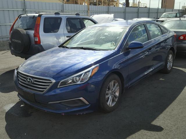 5NPE24AF2GH336174 - 2016 HYUNDAI SONATA SE BLUE photo 2