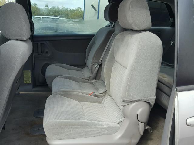 5TDZA23C86S390969 - 2006 TOYOTA SIENNA CE SILVER photo 6