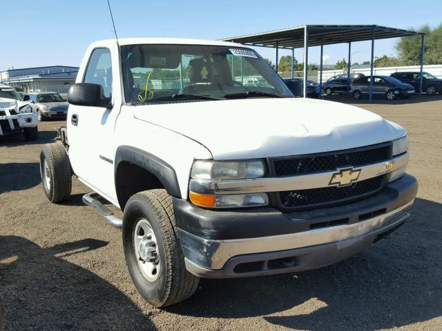 1GBHC24UX2E132308 - 2002 CHEVROLET SILVERADO WHITE photo 1