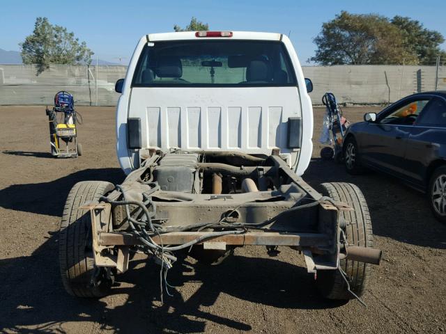 1GBHC24UX2E132308 - 2002 CHEVROLET SILVERADO WHITE photo 9