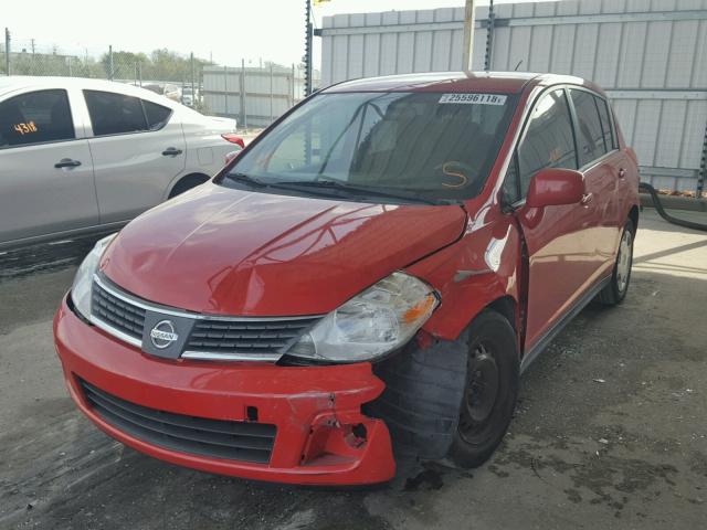 3N1BC13E98L428096 - 2008 NISSAN VERSA S RED photo 2