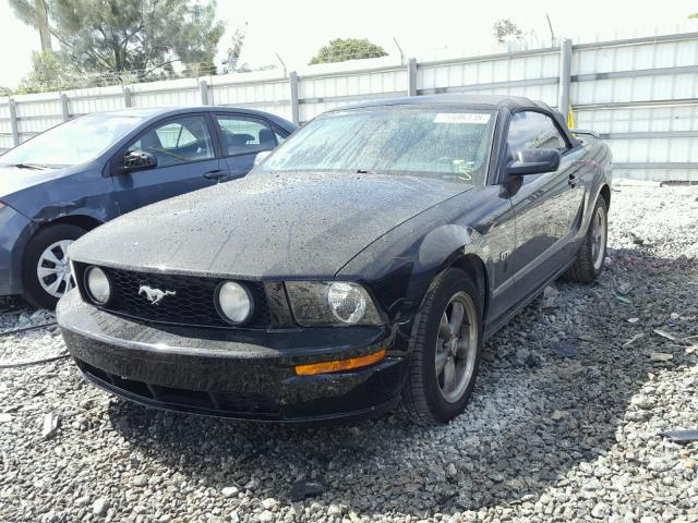 1ZVHT85H655167154 - 2005 FORD MUSTANG GT BLACK photo 2