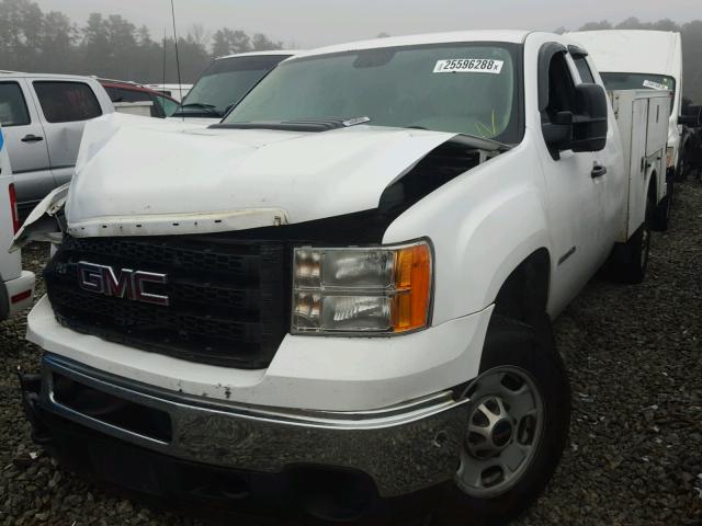 1GD21ZCG4DZ155375 - 2013 GMC SIERRA C25 WHITE photo 2