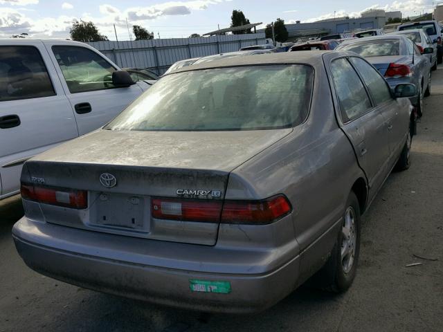 4T1BG22K6VU062917 - 1997 TOYOTA CAMRY CE GOLD photo 4