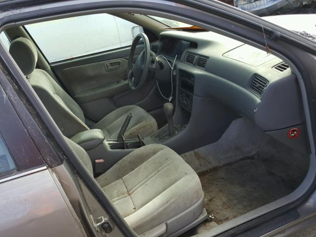 4T1BG22K6VU062917 - 1997 TOYOTA CAMRY CE GOLD photo 5