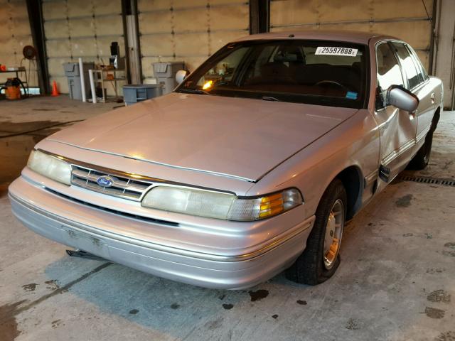 2FALP74W7TX182646 - 1996 FORD CROWN VICT SILVER photo 2