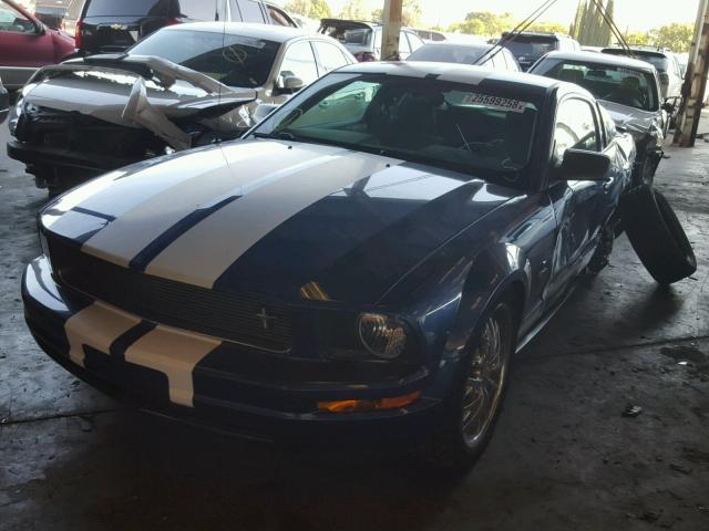 1ZVHT80N985141570 - 2008 FORD MUSTANG BLUE photo 2