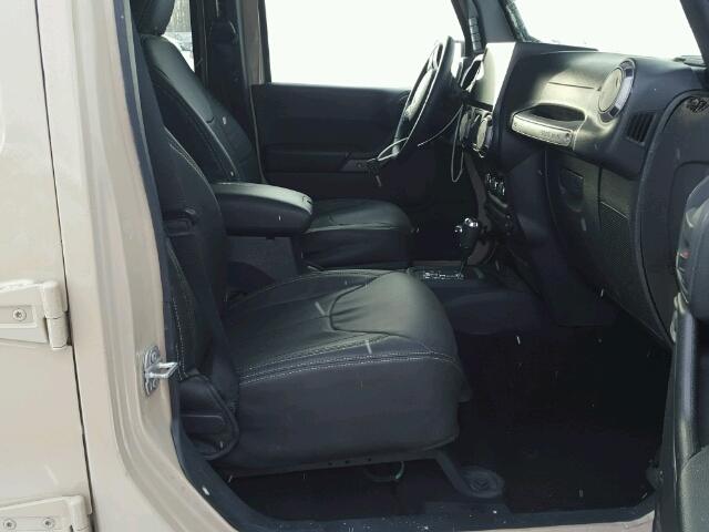 1C4BJWDG5GL279230 - 2016 JEEP WRANGLER U TAN photo 5