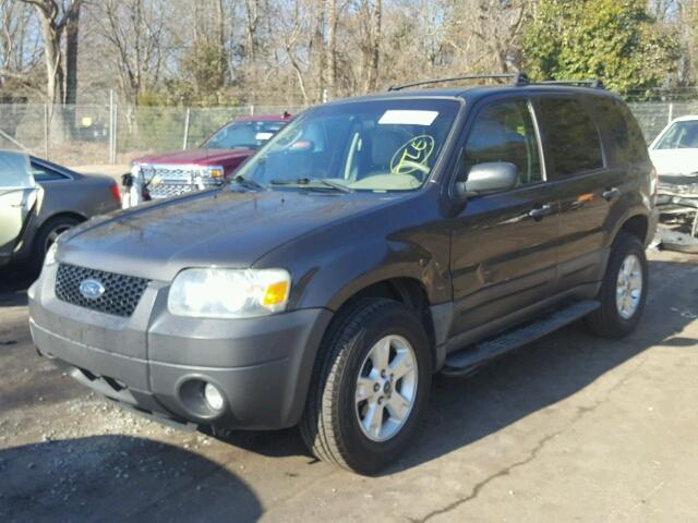 1FMCU03137KA60824 - 2007 FORD ESCAPE XLT GRAY photo 2