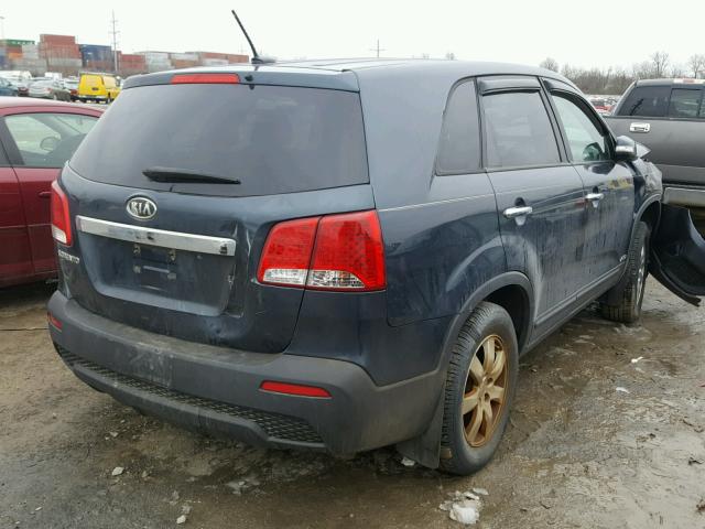 5XYKTCA19BG075379 - 2011 KIA SORENTO BA BLUE photo 4