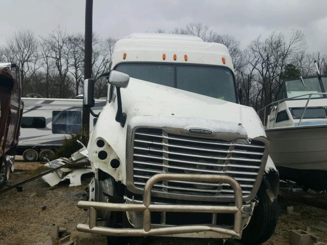 1FUJGLDR59LAM7168 - 2009 FREIGHTLINER CASCADIA 1 WHITE photo 7