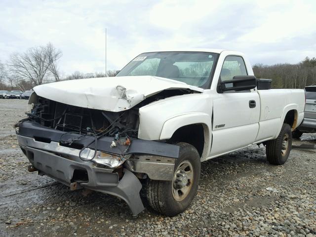 1GCHK34UX5E327480 - 2005 CHEVROLET SILVERADO WHITE photo 2